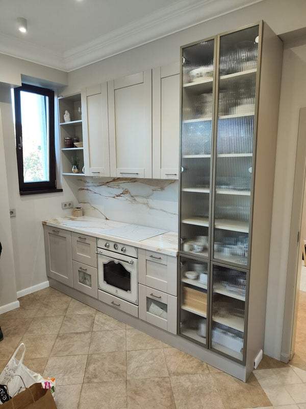Kitchen with solid painted doors according to RAL