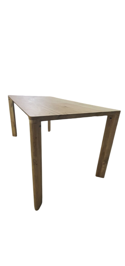 Маса с кръгъл крак